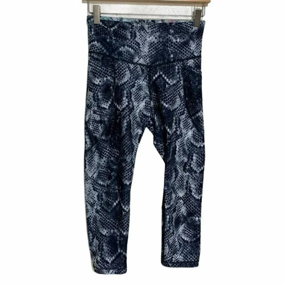 Champion S Reversible snakeskin capri‎ leggings - Picture 2 of 10